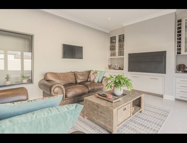 4 BEDROOM FREEHOLD FOR SALE IN PARKLANDS NORTH